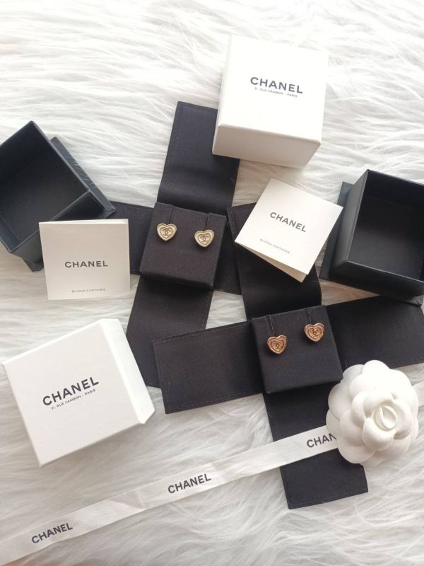 CHANEL 24S 白色雙愛心耳環 buywithada,france,全球代購,歐洲,exquisite,quality goods,posh,fancy,luxurious