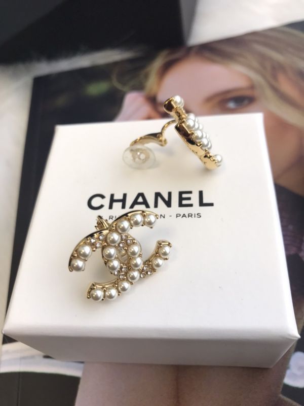 CHANEL 24A 手工坊珍珠水鑽  耳夾/耳針 buywithada,france,全球代購,歐洲,exquisite,quality goods,posh,fancy,luxurious
