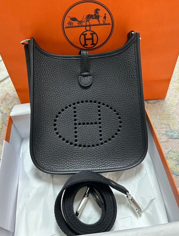 Hermes mini Evelyne 16 黑銀 台灣現貨 buywithada,france,全球代購,歐洲,exquisite,quality goods,posh,fancy,luxurious