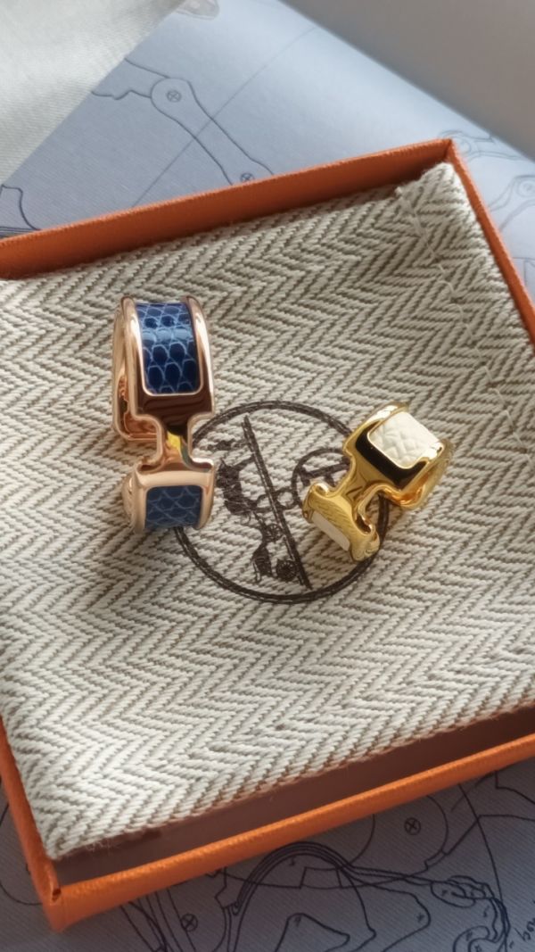 HERMES Olympe 小號S耳骨釦 Nata白色金釦 蜥蜴皮革 buywithada,france,全球代購,歐洲,exquisite,quality goods,posh,fancy,luxurious
