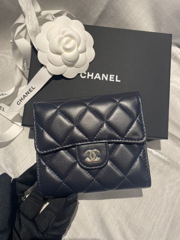 CHANEL 22K 三折短夾 羊皮 深藍銀釦 buywithada,france,全球代購,歐洲