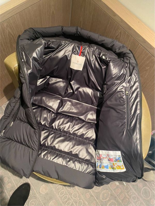 Moncler 2023 最新款羽絨背心含帽款 帽子Moncler字樣 size 3 buywithada,france,全球代購,歐洲,exquisite,quality goods,posh,fancy,luxurious