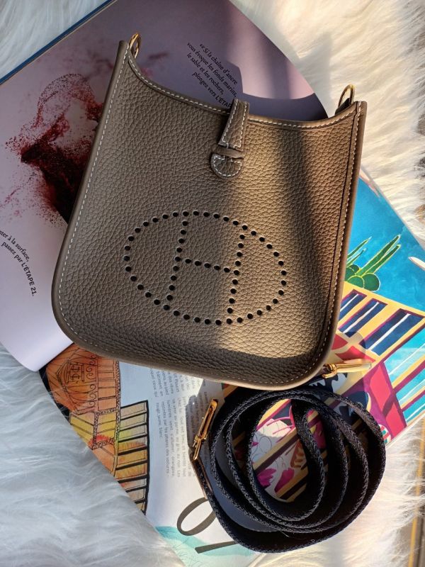 HERMES MINI EVELYNE 16 大象灰金釦 藍色背帶 buywithada,france,全球代購,歐洲,exquisite,quality goods,posh,fancy,luxurious