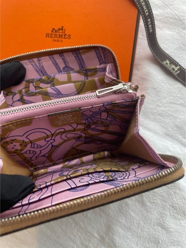 HERMES silk in compact 絲巾短夾 buywithada,france,全球代購,歐洲,exquisite,quality goods,posh,fancy,luxurious