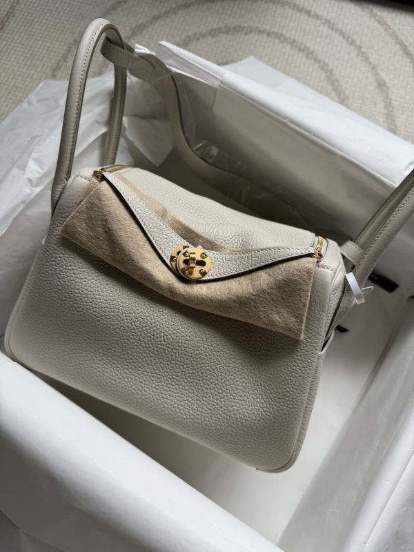 Hermes Lindy 26 奶昔白金釦 buywithada,france,全球代購,歐洲,exquisite,quality goods,posh,fancy,luxurious