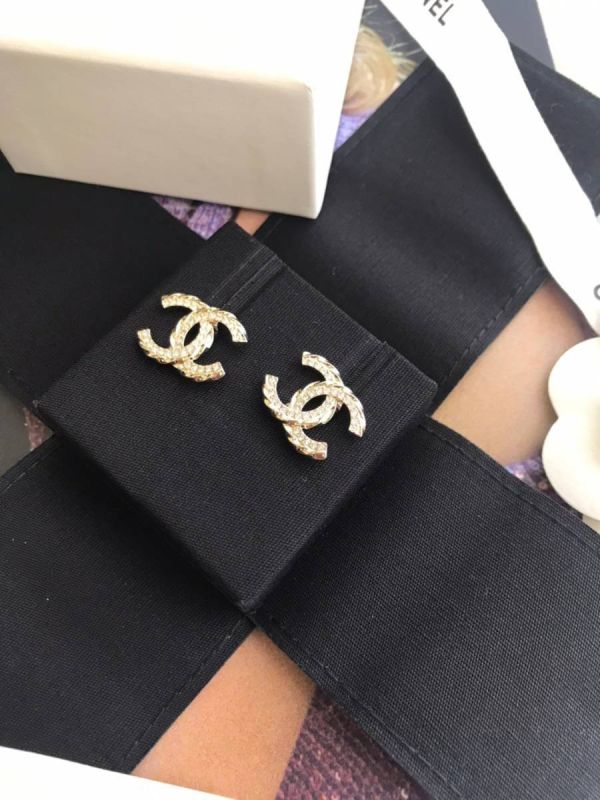 CHANEL 24A 經典回歸 旋轉CC耳針 康朋白盒 現貨 buywithada,france,全球代購,歐洲,exquisite,quality goods,posh,fancy,luxurious