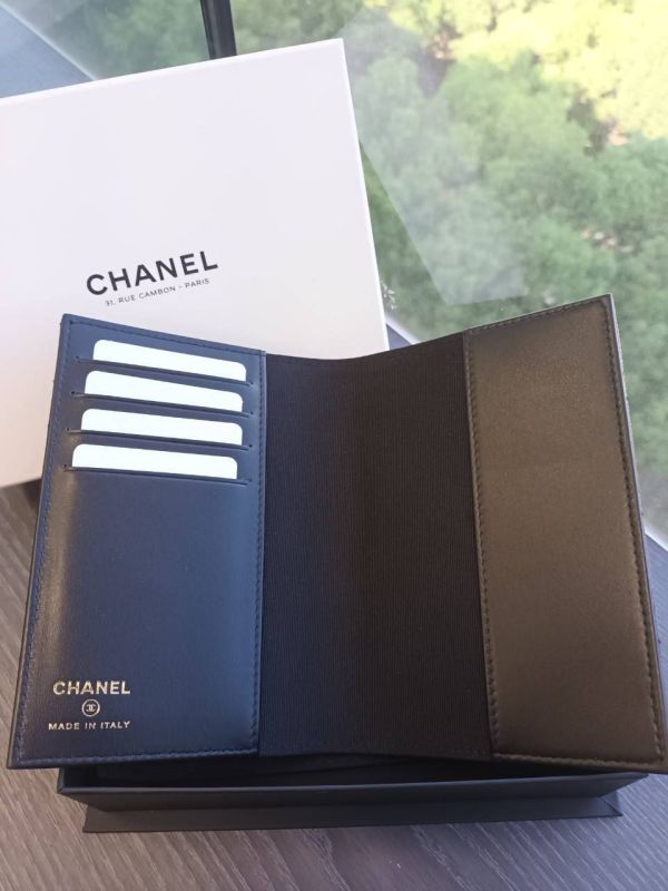 CHANEL 水鑽CC LOGO 護照夾 黑荔枝皮 buywithada,france,全球代購,歐洲,exquisite,quality goods,posh,fancy,luxurious