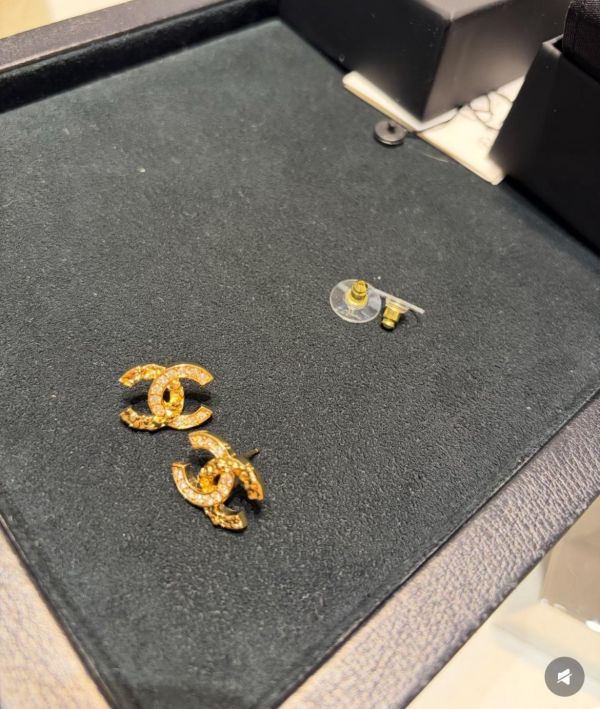 Chanel 26c 超美耳釘 金色水鑽x立體浮雕造型 現貨 ADA商店,網路商城,只售真品,品質保證,歡迎預約面交buywithada,france,全球代購,歐洲,quality goods,fancy,CHANEL