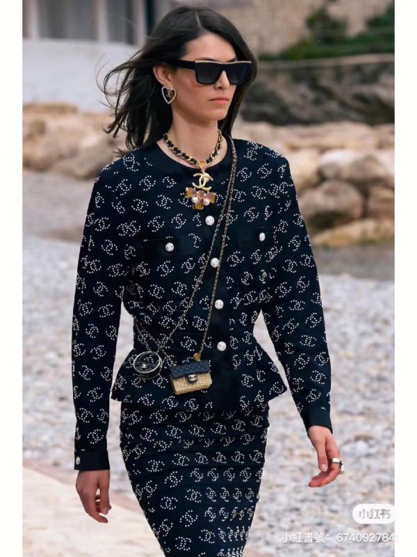 CHANEL 大愛心菱形水鑽金色耳針 buywithada,france,全球代購,歐洲,exquisite,quality goods,posh,fancy,luxurious