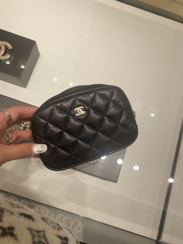 CHANEL 黑荔枝金釦拉鏈化妝包 buywithada,france,全球代購,歐洲,exquisite,quality goods,posh,fancy,luxurious