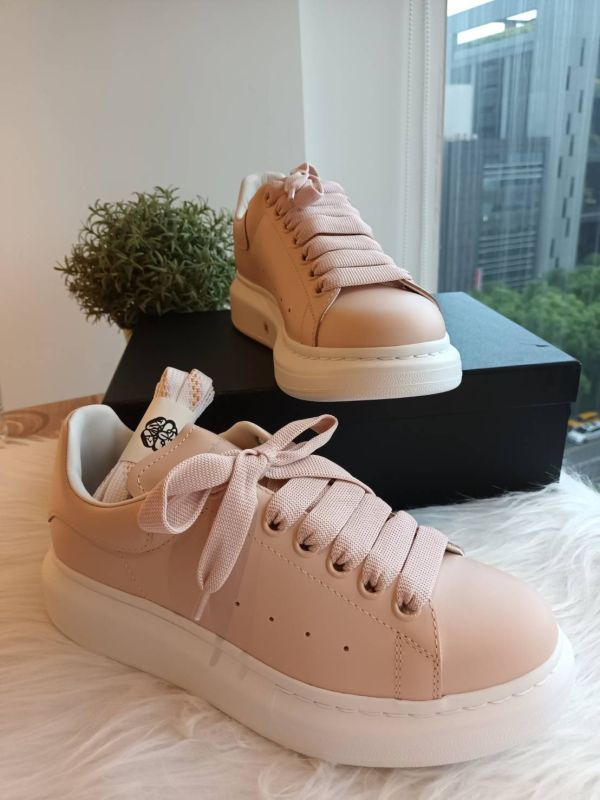 Alexander McQueen 淡粉少女休閒鞋 38 buywithada,france,全球代購,歐洲,exquisite,quality goods,posh,fancy,luxurious