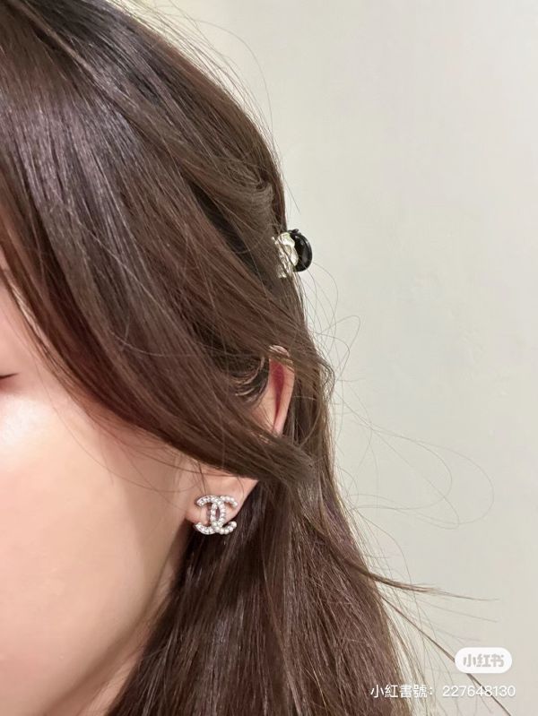 CHANEL 半珍珠半水鑽CC耳針 buywithada,france,全球代購,歐洲,exquisite,quality goods,posh,fancy,luxurious