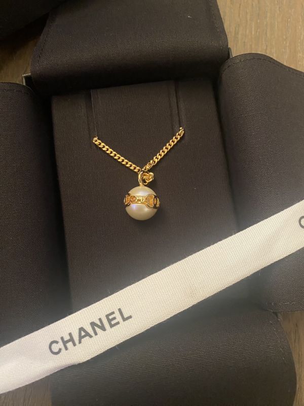 CHANEL 新上架 珍珠金色CHANEL PEARIS 項鏈 buywithada,france,全球代購,歐洲,exquisite,quality goods,posh,fancy,luxurious