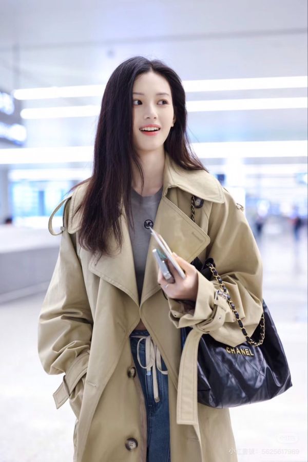 2025 新腰購証 全新全配CHANEL 22 BAG 黑金小號 台灣現貨 buywithada,france,全球代購,歐洲,exquisite,quality goods,posh,fancy,luxurious