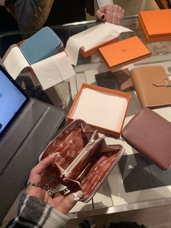 HERMES SILK IN COMPACT 絲巾短夾 09夢幻紫 最新內裡紅色牛仔印花 buywithada,france,全球代購,歐洲,exquisite,quality goods,posh,fancy,luxurious