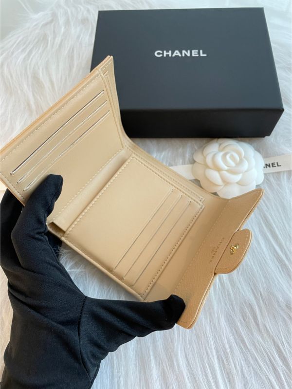 CHANEL 奶茶色金釦三折短夾 buywithada,france,全球代購,歐洲,exquisite,quality goods,posh,fancy,luxurious