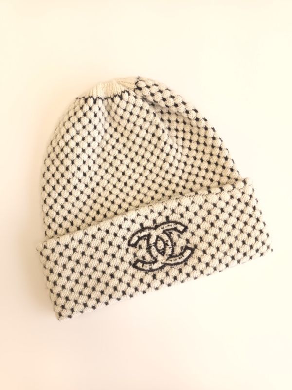 Chanel 24A 最新款米色雙C LOGO毛帽 台灣現貨 buywithada,france,全球代購,歐洲,exquisite,quality goods,posh,fancy,luxurious