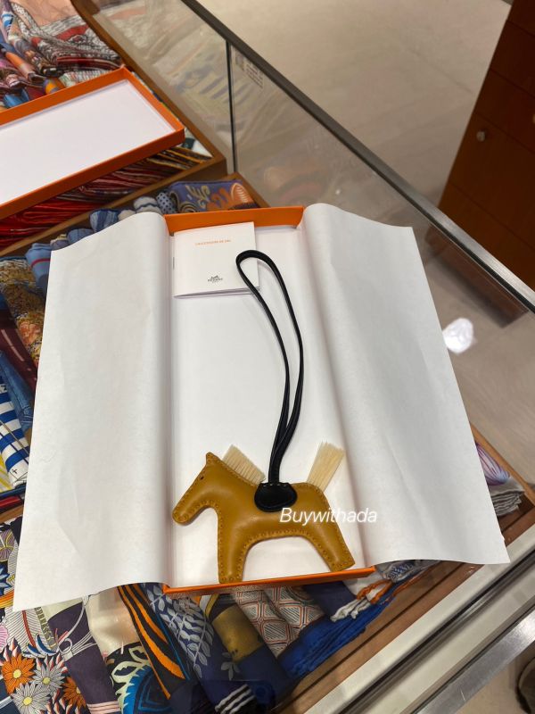 HERMES RODEO 新款真鬃毛小馬 芝麻/黑色 Sésame / Noir / Naturel buywithada,france,全球代購,歐洲,exquisite,quality goods,posh,fancy,luxurious