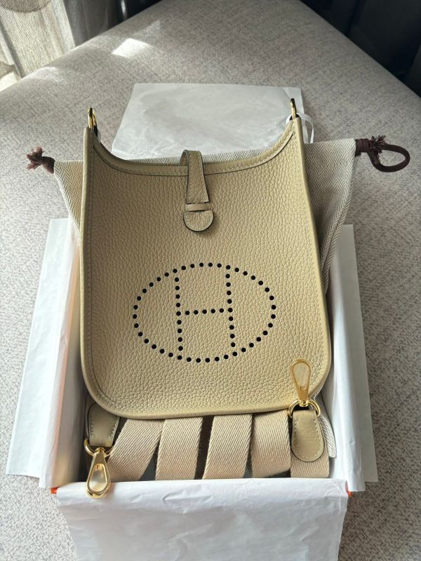 Hermes mini Évelyne 風衣灰金釦 短背袋 buywithada,france,全球代購,歐洲,exquisite,quality goods,posh,fancy,luxurious
