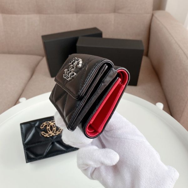 CHANEL 19系列 MINI 三折短夾 黑金內裡桃紅 buywithada,france,全球代購,歐洲,exquisite,quality goods,posh,fancy,luxurious
