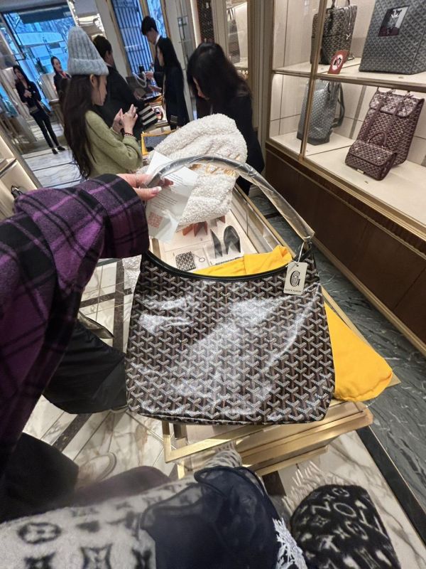 人氣商品 Goyard Hobo 黑色現貨 代購,精品,ADA商店,網路商城,預約面交,buywithada,france,全球代購,歐洲,hermes,CHANEL,celine,lv,balenciaga,香奈兒,愛馬仕,路易威登,巴黎世家,VCA,CHROME HEARTS,克羅心,梵克雅寶,勾雅,高雅德,GOYARD