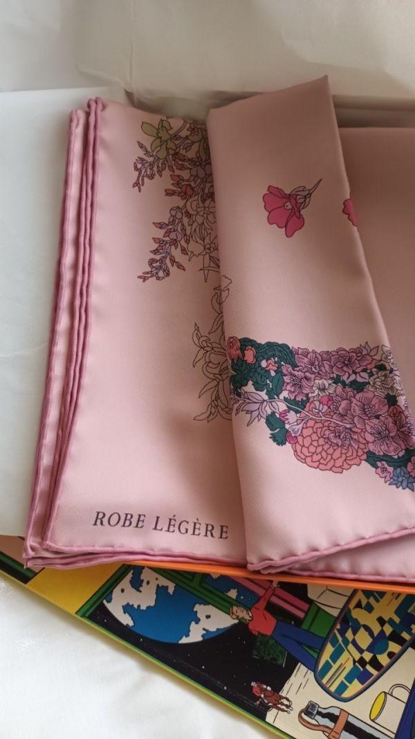 HERMES 絲巾 粉色 輕揚花衣 90*90 buywithada,france,全球代購,歐洲,exquisite,quality goods,posh,fancy,luxurious