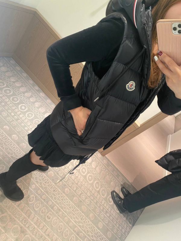 Moncler 23 冬季最新款男生含帽子羽絨背心 size 1&3 女生穿也好看 buywithada,france,全球代購,歐洲,exquisite,quality goods,posh,fancy,luxurious