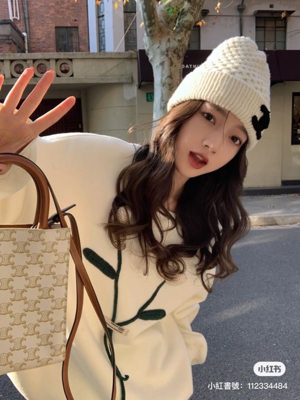CHANEL 23B 最新款毛帽 白色厚毛黑CC LOGO buywithada,france,全球代購,歐洲,exquisite,quality goods,posh,fancy,luxurious