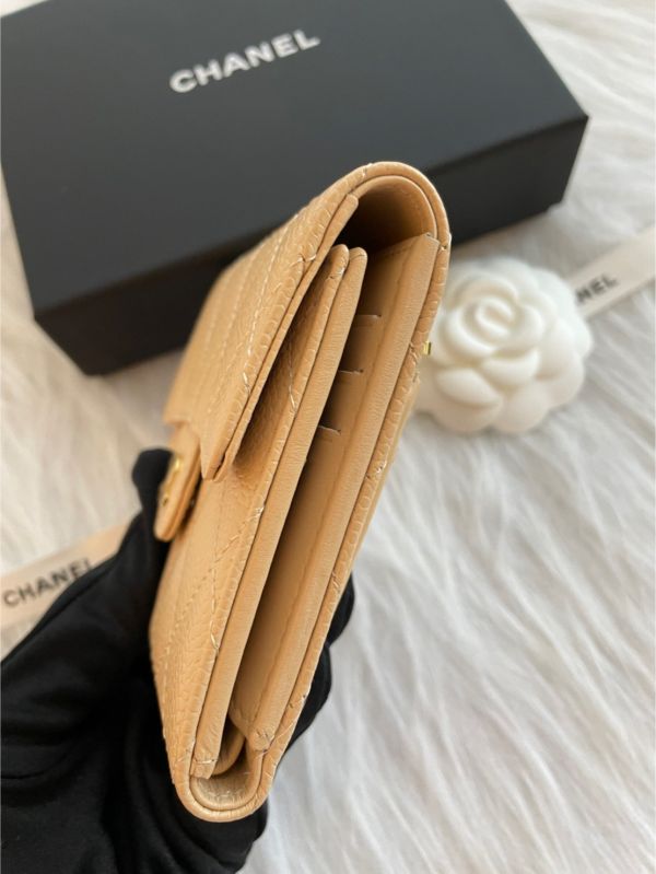 CHANEL 奶茶色金釦三折短夾 buywithada,france,全球代購,歐洲,exquisite,quality goods,posh,fancy,luxurious