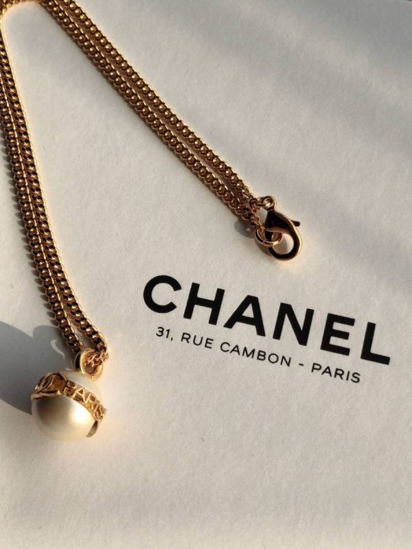 CHANEL 新上架 珍珠金色CHANEL PEARIS 項鏈 buywithada,france,全球代購,歐洲,exquisite,quality goods,posh,fancy,luxurious