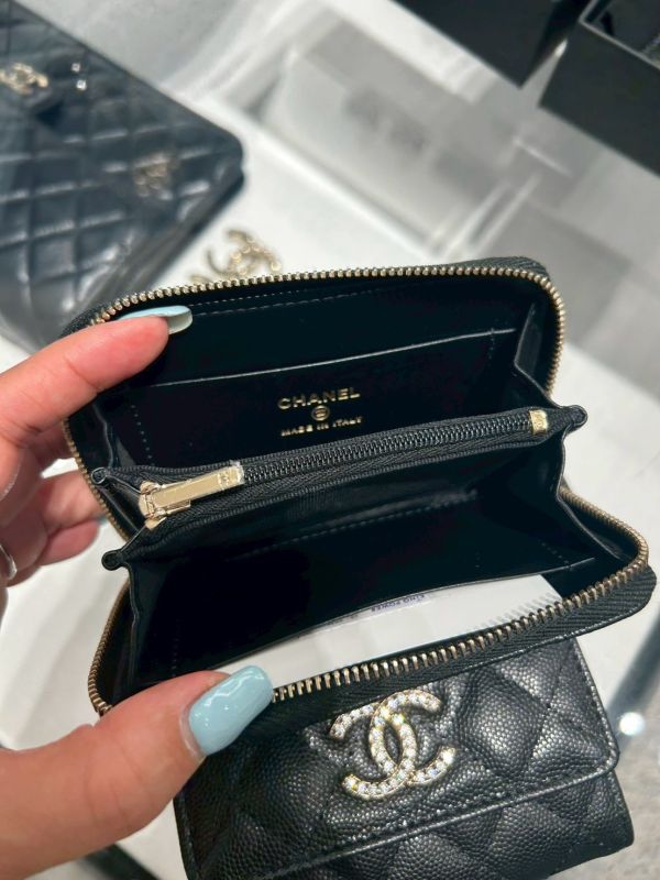 CHANEL 25 季節限量水鑽CC 新款ㄇ字拉鏈錢包 零錢拉鏈袋+內卡片層 buywithada,france,全球代購,歐洲,exquisite,quality goods,posh,fancy,luxurious