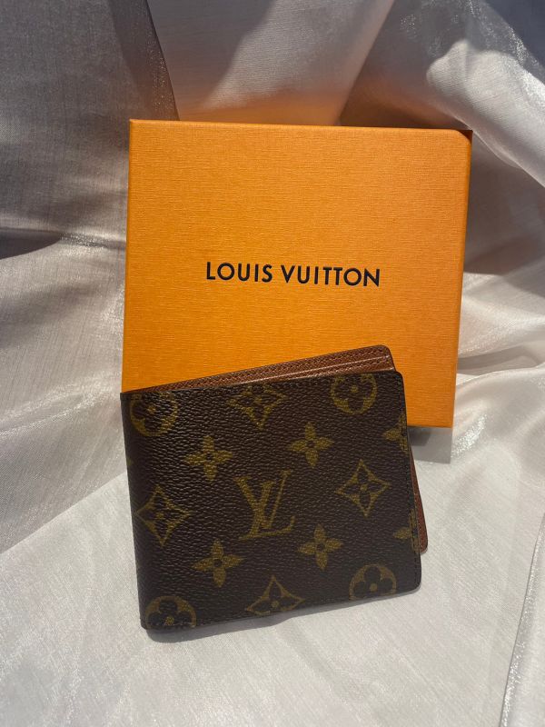 LV 男仕MULTIPLE咖啡色短夾 buywithada,全球代購,精品