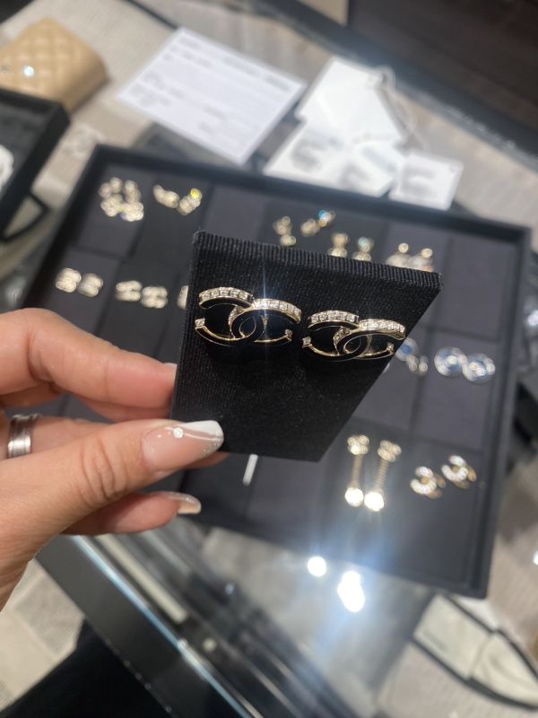 CHANEL 側邊水鑽CC耳環 buywithada,france,全球代購,歐洲,exquisite,quality goods,posh,fancy,luxurious