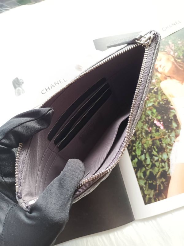 CHANEL 23K 限量琉璃雙C LOGO 高級灰荔枝皮ㄧ字手拿包 buywithada,france,全球代購,歐洲,exquisite,quality goods,posh,fancy,luxurious