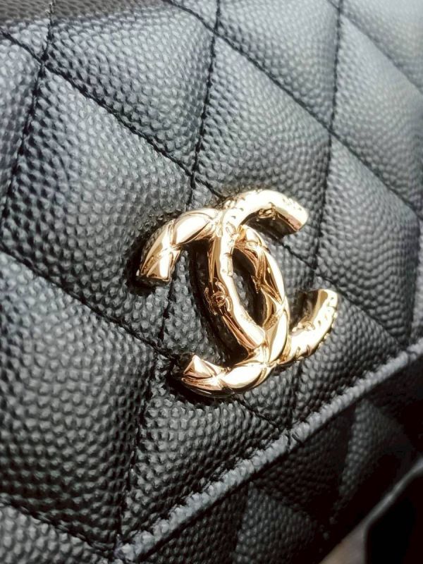 台灣現貨 Chanel 24 翻蓋中夾 黑荔枝皮 金屬雕刻CC logo buywithada,france,全球代購,歐洲,exquisite,quality goods,posh,fancy,luxurious
