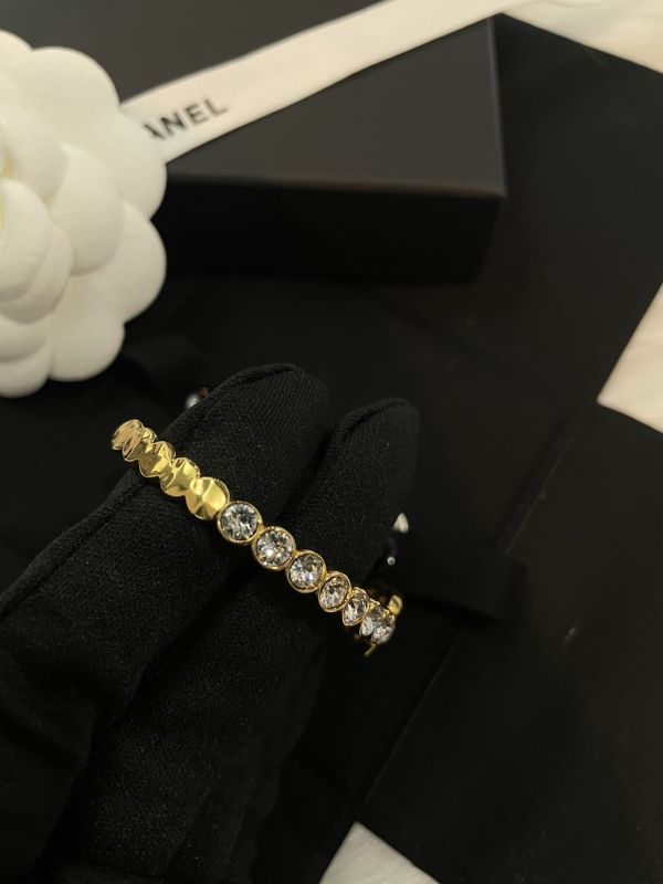 CHANEL 菱形水鑽金色CC 手環 buywithada,france,全球代購,歐洲,exquisite,quality goods,posh,fancy,luxurious