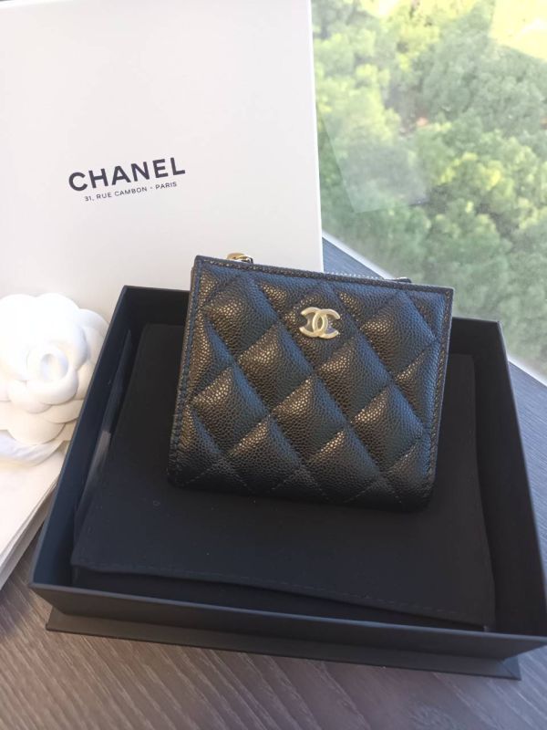 CHANEL 黑荔枝金釦對折短夾 側邊拉鍊零錢袋 巴黎康朋總店白盒包裝^^ 現貨 buywithada,france,全球代購,歐洲,exquisite,quality goods,posh,fancy,luxurious
