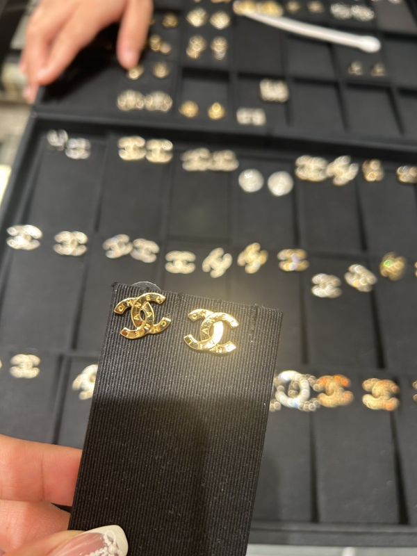CHANEL 復古刻字金色CC耳環 buywithada,france,全球代購,歐洲,exquisite,quality goods,posh,fancy,luxurious