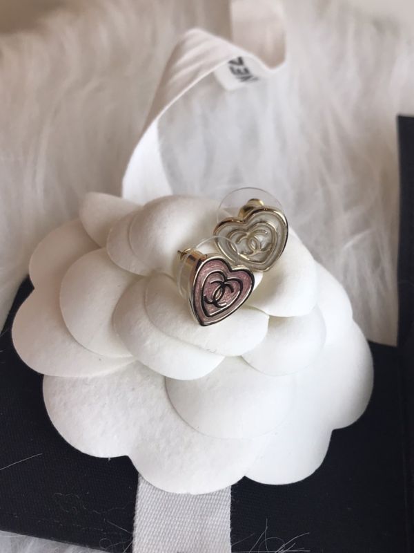 CHANEL 24S 白色雙愛心耳環 buywithada,france,全球代購,歐洲,exquisite,quality goods,posh,fancy,luxurious