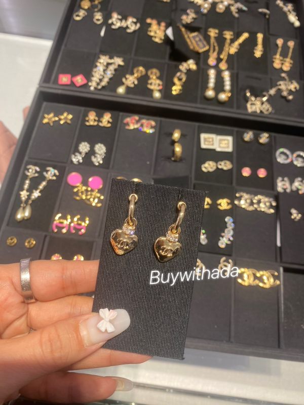 CHANEL 24P 金色愛心水鑽耳墜 全新現貨 buywithada,france,全球代購,歐洲,exquisite,quality goods,posh,fancy,luxurious