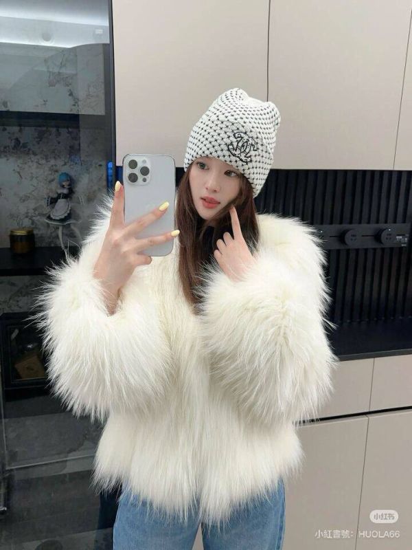 Chanel 24A 最新款米色雙C LOGO毛帽 台灣現貨 buywithada,france,全球代購,歐洲,exquisite,quality goods,posh,fancy,luxurious
