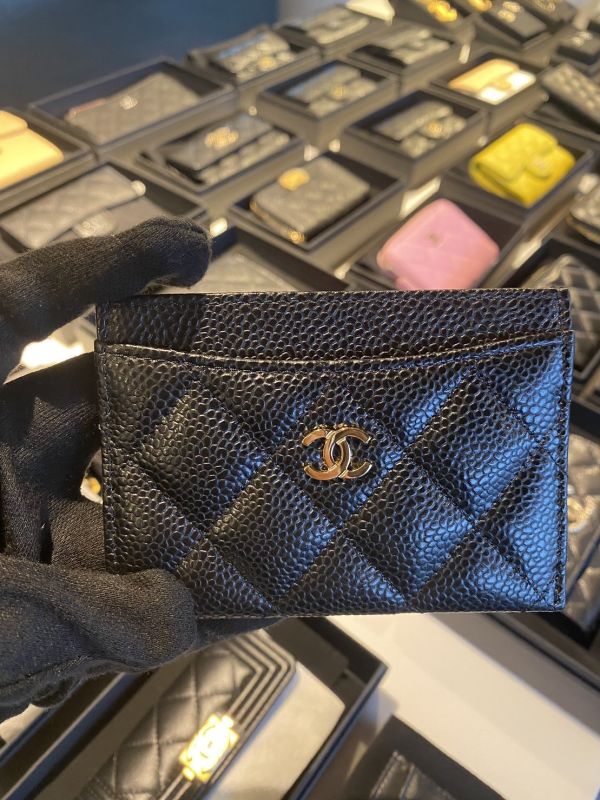 CHANEL 黑荔枝金釦卡夾 buywithada,代精,精品,禮物