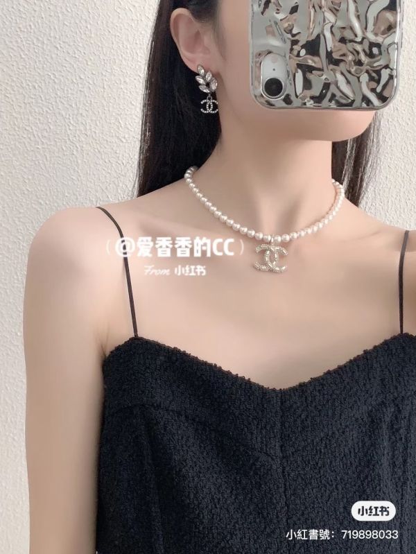 台灣現貨 甜甜價 CHANEL 麥穗造型銀色水鑽 CC 耳針 buywithada,france,全球代購,歐洲,exquisite,quality goods,posh,fancy,luxurious