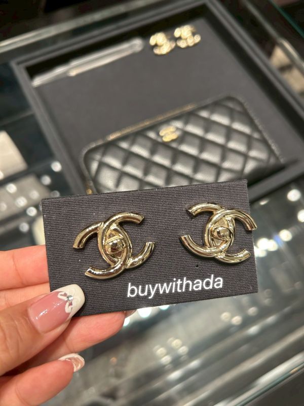 Chanel 25 最新書包釦耳釘 現貨 ADA商店,網路商城,只售真品,品質保證,歡迎預約面交buywithada,france,全球代購,歐洲,quality goods,fancy,CHANEL