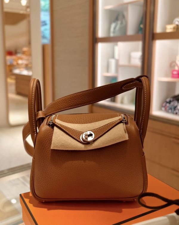 Hermès Mini Lindy金棕銀釦 甜甜ㄧ顆  G stamp 代購,精品,ADA商店,網路商城,預約面交,buywithada,france,全球代購,歐洲,hermes,CHANEL,celine,lv,balenciaga,香奈兒,愛馬仕,路易威登,巴黎世家,VCA,CHROME HEARTS,克羅心,梵克雅寶,勾雅,高雅德,GOYARD