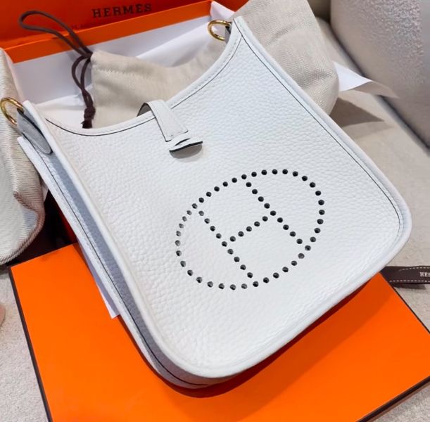 Hermes mini Evelyne 新白色金釦 buywithada,france,全球代購,歐洲,exquisite,quality goods,posh,fancy,luxurious