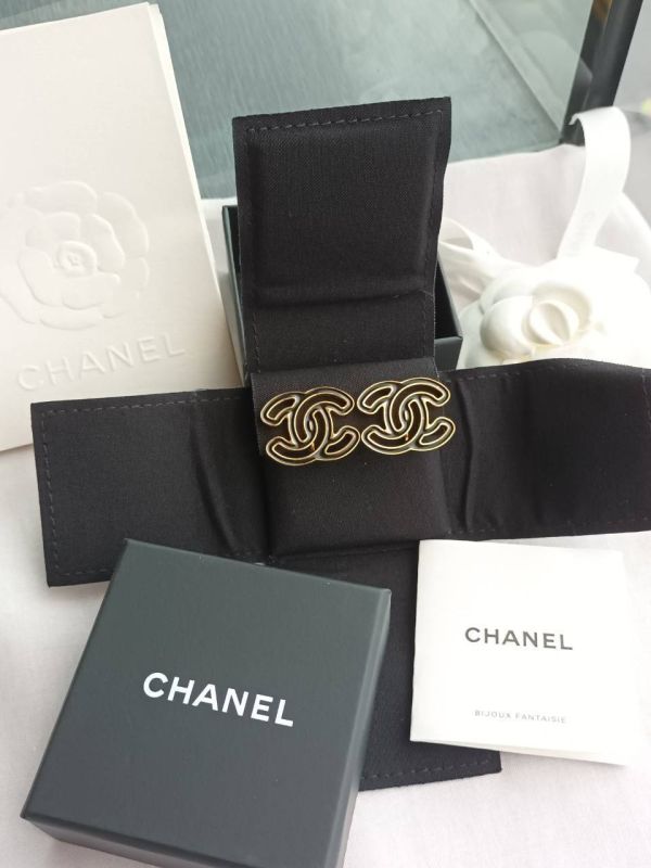 CHANEL 24A 最新款 漫畫黑金鏤空耳夾 buywithada,france,全球代購,歐洲,exquisite,quality goods,posh,fancy,luxurious