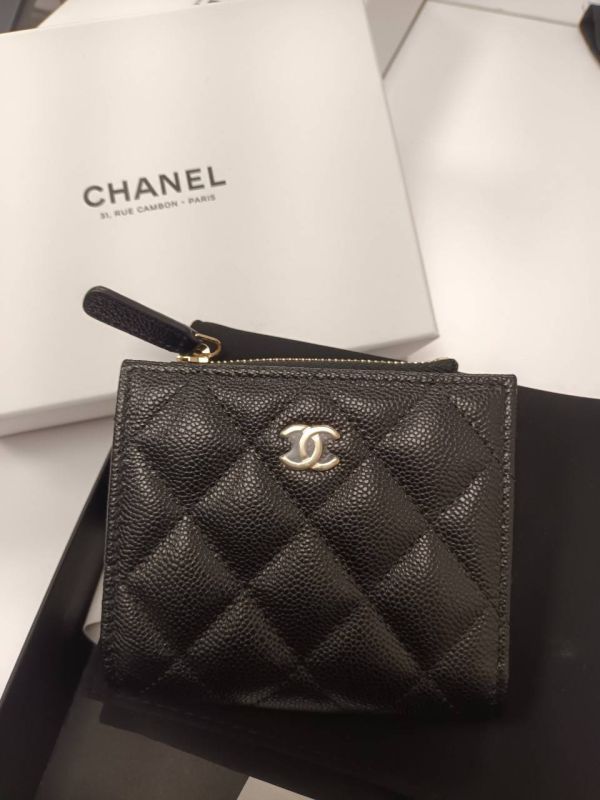 CHANEL 黑荔枝金釦對折短夾 側邊拉鍊零錢袋 巴黎康朋總店白盒包裝^^ 現貨 buywithada,france,全球代購,歐洲,exquisite,quality goods,posh,fancy,luxurious