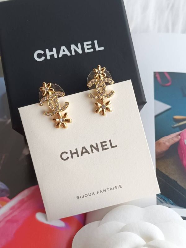CHANEL 水鑽CC 色小花花耳針 buywithada,france,全球代購,歐洲,exquisite,quality goods,posh,fancy,luxurious