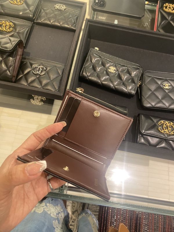CHANEL 黑荔枝金釦對折短夾 側邊拉鍊零錢袋 巴黎康朋總店白盒包裝^^ 現貨 buywithada,france,全球代購,歐洲,exquisite,quality goods,posh,fancy,luxurious